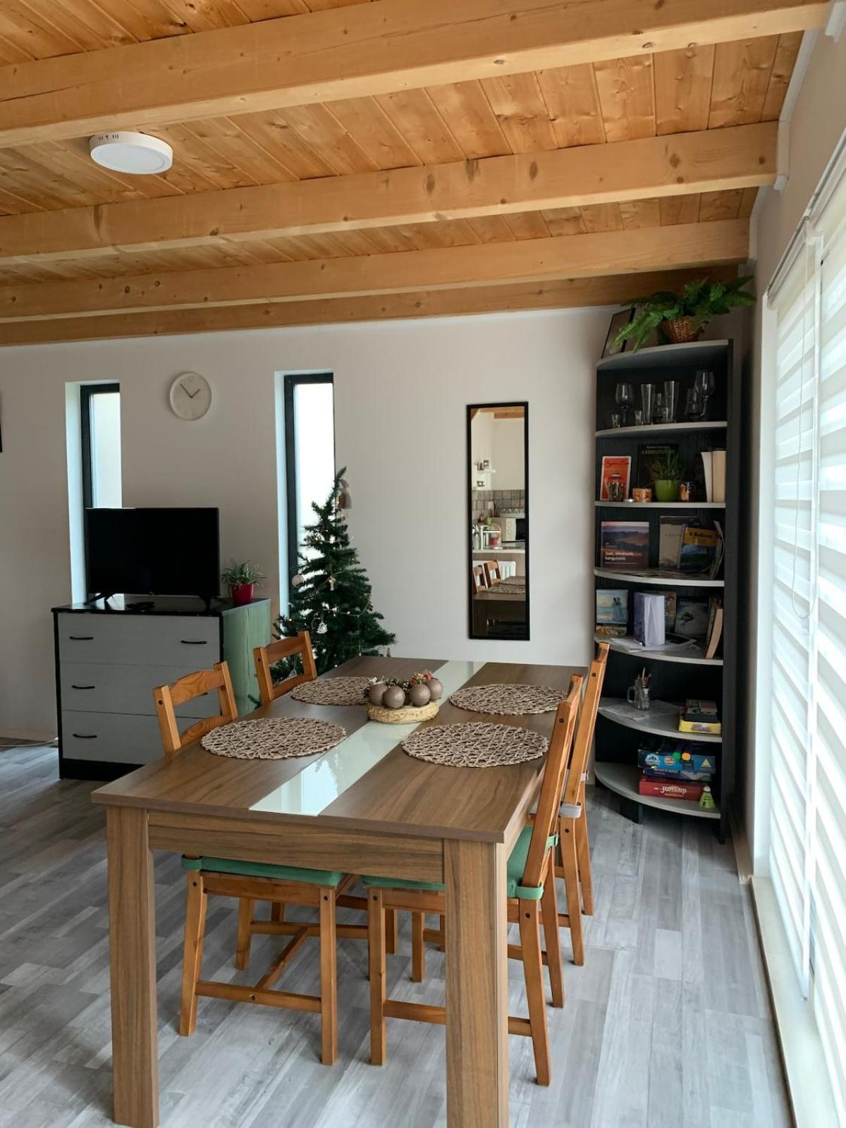 Tejfeles Vendeghaz Apartment Porva Екстериор снимка